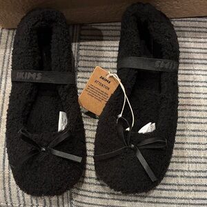 SKIMS Black Fuzzy Slippers with Bow